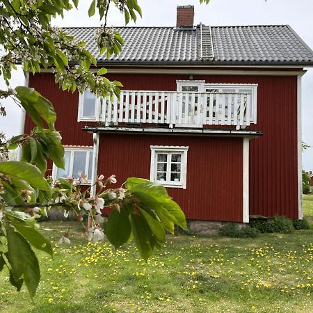 Cozy Red Cottage In The Countryside Outside Vimmerby Gullringen Екстериор снимка