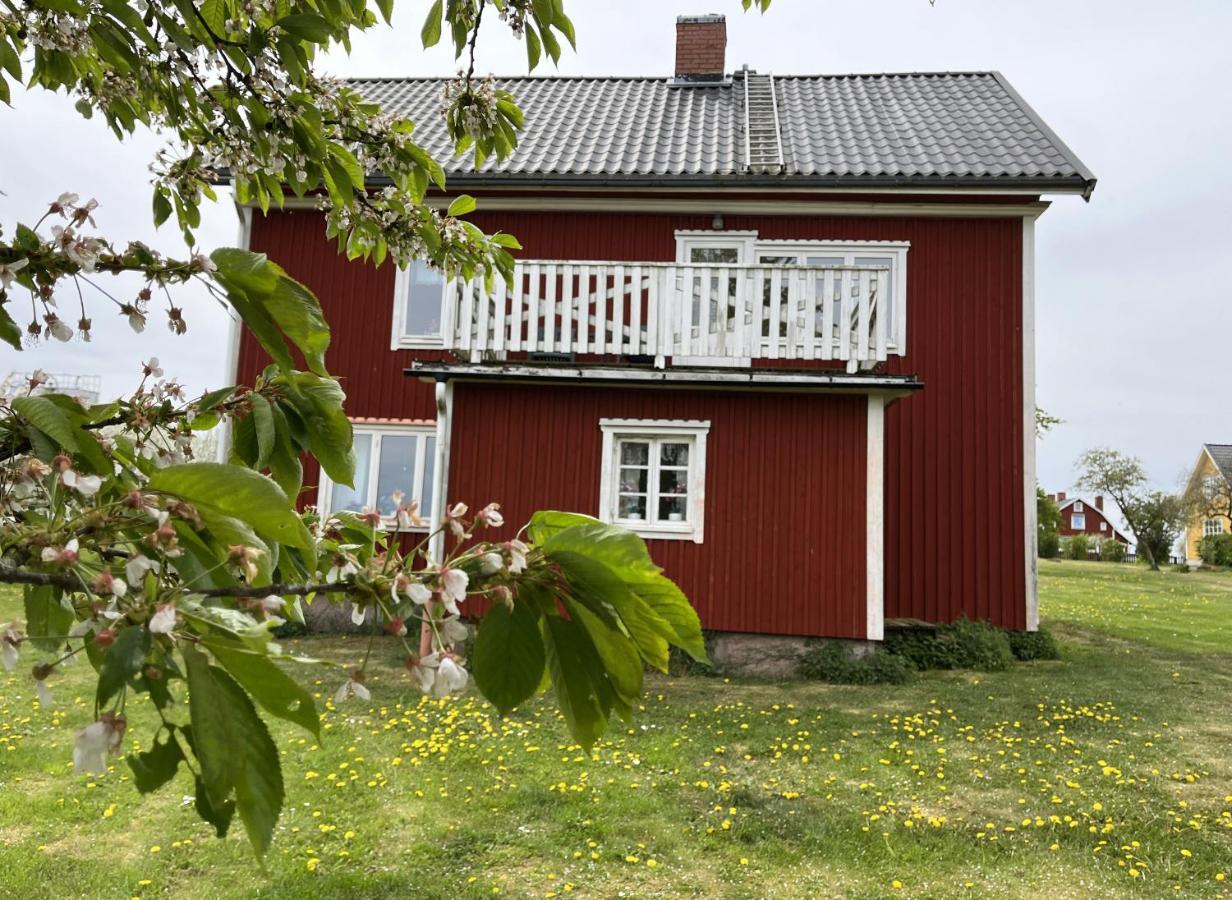 Cozy Red Cottage In The Countryside Outside Vimmerby Gullringen Екстериор снимка