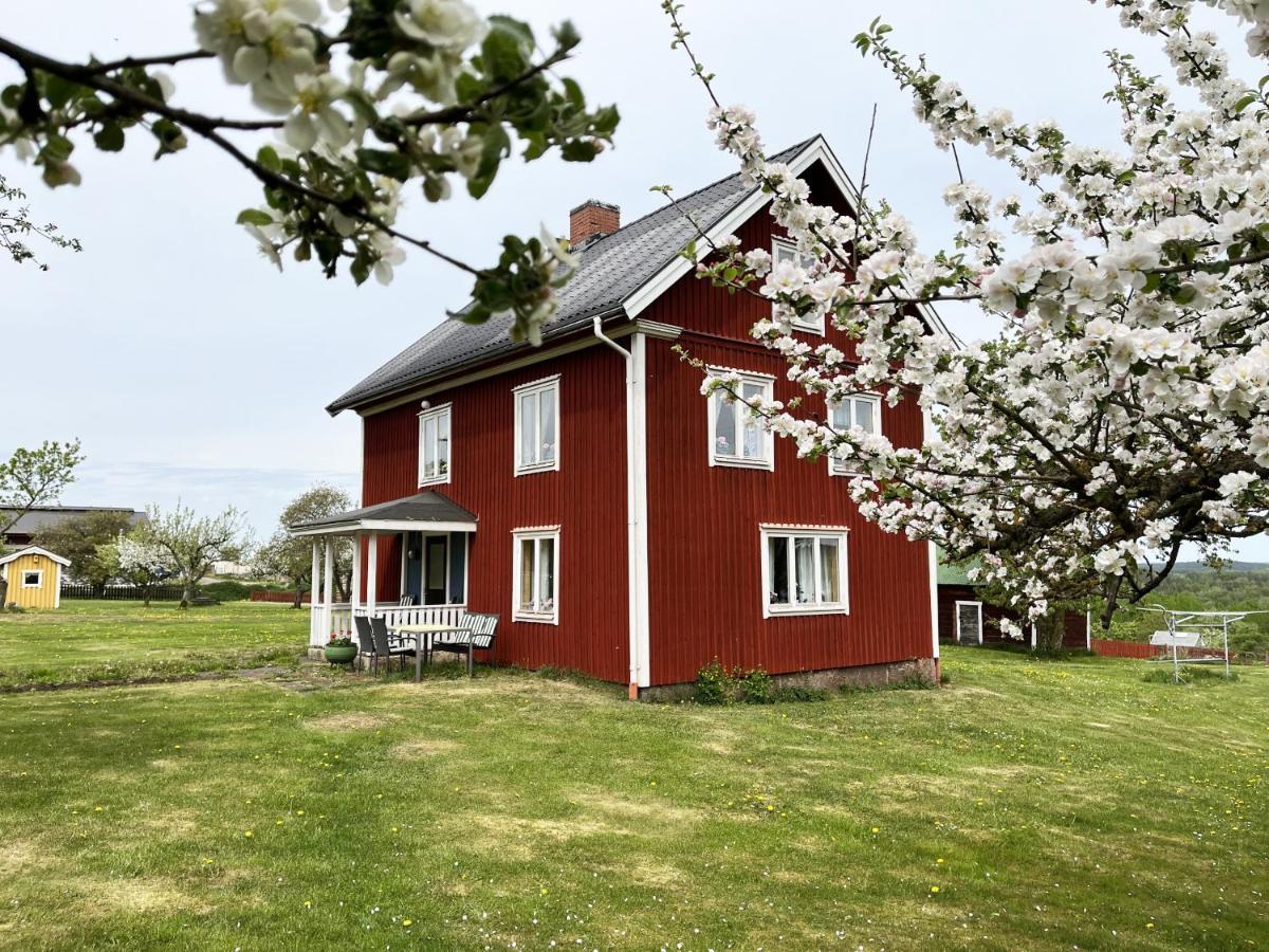 Cozy Red Cottage In The Countryside Outside Vimmerby Gullringen Екстериор снимка