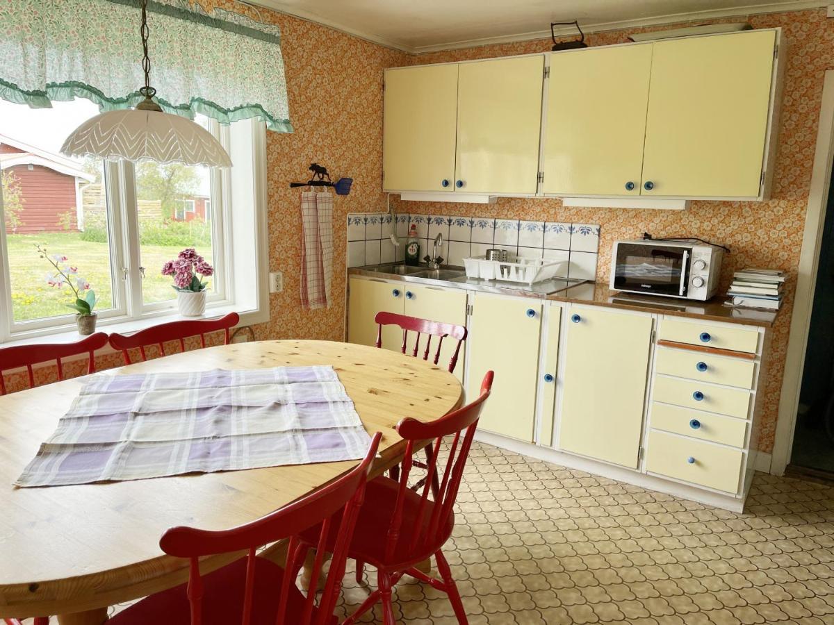 Cozy Red Cottage In The Countryside Outside Vimmerby Gullringen Екстериор снимка